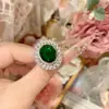 Colgante Serie Esmeralda con Borla Geométrica Moda Europea y Americana Camelia, Anillo Abierto Forma de Huevo Elegante Chapado en Oro de 18K