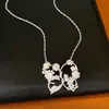 Sombras de Flores e Borboletas~ Presilha Lateral de Cabelo Flor Borboleta com Zircônia, Toque de Luxo Leve e High-End, Presilha de Bico de Pato, Acessório de Cabelo Retro de Nicho para Mulheres