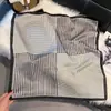 Novo Lenço Quadrado Pequeno Estilo Coreano 70*70cm para Mulheres, Lenço de Seda para Primavera e Verão, Lenço Fino de Proteção Solar para Pescoço, Protetor de Pescoço, Versátil para Amarrar em Bolsas e Faixas de Cabelo