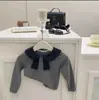 Conjunto de dos piezas para niña: top a rayas con cuello Peter Pan y pantalones acampanados, nuevo estilo casual para primavera/otoño 2026, atuendo infantil