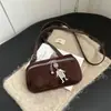 Bolsa Pequena com Textura Retrô Bolsa Feminina 2026 Nova Bolsa Quadrada Pequena de Camurça e Pelúcia Simples Versátil Bolsa de Celular Transversal