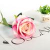 Variedad de rosas artificiales accesorios para sesión de fotos de boda venta al por mayor regalo de San Valentín decoración para el hogar centro comercial ramo de rosas