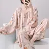 Novo pijama de algodão com gola redonda, manga longa e calça longa, estampado em nuvens, para mulheres, para primavera e outono de 2026, com estilo relaxado e casual, apresentando designs fofos de desenhos animados, perfeito para roupas de casa