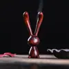 Raspador de Nariz Criativo Feito de Sândalo Vermelho de Folha Pequena e Madeira de Cedro, Pequeno Bastão de Massagem em Formato de Coelho para Levantar a Mandíbula, Pressionar as Têmporas e Massagem de Pontos de Acupuntura, Presente