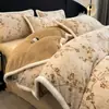 Juego de Cuatro Piezas de Leche Polar Tallada Engrosada Invierno Más Terciopelo Borde Envuelto Funda Nórdica Sábana de Franela Juego de Tres Piezas Ropa de Cama