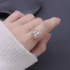 Anillo Cuadrado Geométrico de Plata Esterlina con Circonita, Diseño de Nicho, Estilo Europeo y Americano Versátil, Anillo Elegante para Hombres y Mujeres, Sensación de Nicho de Alta Gama