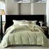 Conjunto de Quatro Peças de Cor Sólida, Estilo Simples e Luxuoso, Algodão Puro Espesso Escovado com Bordas Largas, Capa de Edredom Quente para Outono e Inverno, Lençol de Cima, Roupa de Cama