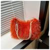 Bolsa Feminina de Pelúcia Novo Estilo 2024 Moda Casual Estilo Western Ombro Axila Portátil Feminina Bolsa Transversal Pérola Simples Pequena