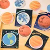 Adesivos Redondos de Planeta Notas Adesivas Criativas Prêmios para Estudantes Compartilhamento em Sala de Aula Papelaria Presentes Forma de Terra Lua Adesivos N Vezes