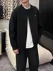 Suéter Cardigan Outono Inverno 2026 Novo Estilo Casual Preguiçoso Retrô Americano Tricô Gola V Peça de Vestir Masculina Cor Sólida
