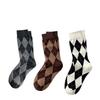 [Calcetines de Algodón] Calcetines de Rombos Calcetines de Media Caña para Niños Otoño e Invierno Calcetines Versátiles Famosos en Internet Cuadros Blancos y Negros Calcetín Calcetín Primavera y Otoño