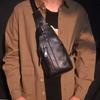Saco peitoral personalizado personalizado para homens primeira camada de couro vegetal curtido portátil casual commuter retro versátil bolsa de ombro simples ao ar livre