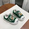 Zapatos de lona para niños con punta ancha, zapatos para la entrada al kínder, zapatos blancos antideslizantes para niñas, mocasines lindos y originales para niños