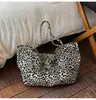 Bolsa Tote Estilo Coreano Ins Retrô Estampada de Leopardo 2026 Nova Artística de Ombro Único Sob o Braço Bolsa de Lona para Estudante de Ombro Único Tendência