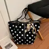 Bolso Tote de Gran Capacidad con Personalidad de Moda para Mujer 2026 Otoño Nuevo Elegante Bolso de Hombro Único Bolso Cubo de Lunares para Viajes