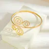 Pulsera de Brazo Espiral Estilo Europeo y Americano Transfronteriza, Pulsera de Brazo Geométrica Martillada Chapada en Oro, Cadena de Brazo Abierta Estilo Europeo y Americano al por Mayor