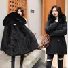 Casaco Feminino de Algodão Parker 2026 Inverno Novo Estilo Europeu e Americano, Comprimento Médio com Gola Grande de Pelo, Jaqueta de Algodão com Forro de Lã, Roupa de Exterior Grossa