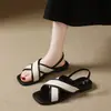 Sandalias de bloques de color para mujer, calzado de verano para exteriores, nuevo modelo 2026, versátiles, cómodas, sandalias planas súper populares, zapatos de playa de moda para mujer