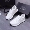 Zapatos Deportivos Casuales para Hombre de Nuevo Estilo Europeo, Cuero Genuino, Suela Gruesa, Cordones, Versátiles, de Moda, Tendencia, Caña Baja con Logo Triangular