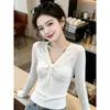 OEM2026 Otoño Nuevo Estilo Coreano Moda Diseño Elegante Corte Ajustado Cuello en V Torcido Manga Larga Suéter de Punto