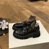 Couro Genuíno de Cavalo Lavado com Água Moeda de Ouro Aumento de Altura Solado Grosso Mocassins Femininos Novo Estilo Britânico Um Passo Salto Grosso Sapatos Pequenos de Couro Acadêmicos