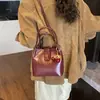 Bolsa Pequena Texturizada Urbana Simples Retrô 2025 Nova Moda Passeio Bolsa de Mão Popular Bolsa Transversal de Ombro Bolsa Balde
