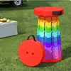 El taburete plegable telescópico portátil de altura ajustable para exteriores es práctico, duradero y fácil de transportar para viajes y camping.