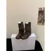 Primer Encuentro Temporada Estilo Europeo y Americano Tacón Grueso Hebilla de Cinturón Versátil Botas Fruncidas para Mujer Otoño 2026 Nuevas Botas Cortas Plegadas de Cuero Suave