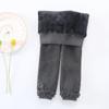 Invierno Nuevo Encaje Encaje Pie Forrado de Felpa Abrigado Pantalones Cortos Patrón de Cáñamo de Bebé Botón Lateral Flor Pantalones Leggings