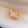 Anillo Ajustable Hueco de Flor Electrochapado en Oro Real de 24 Quilates, Anillo de Estilo Niche de Alta Gama, Joyería al por Mayor de Estilo Corte Vintage