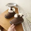 Botas de nieve cálidas forradas de polar con lunares estilo retro para niños, nueva colección otoño/invierno 2026, zapatillas de algodón unisex modernas y versátiles con suelas antideslizantes