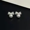 Pendientes de Botón Exquisitos de Encaje Hueco con Lazo y Perlas Incrustadas de Circonita Estilo Francés para Mujer, Lujo Ligero de Nicho Único