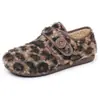 Sapatos de Algodão Quentes com Estampa de Leopardo e Fivela Novos de Inverno com Cobertura de Salto Espessa de Veludo Sapatos Birkenstock de Fundo Plano Sapatos Casuais para Mães Femininos