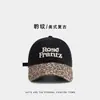 Gorra de Béisbol con Bordado de Letras Retro Americano y Estampado de Leopardo para Hombres y Mujeres, Marca de Nicho de Moda, Versátil y Elegante, Sombrero de Pico Adelgazante