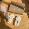 Lindas Zapatillas de Algodón para Niños con Ovejas Invierno Nuevas para Padres e Hijos Hogar Suela Gruesa Antideslizantes Cálidas de Felpa Algodón Zapatillas para Mujer