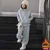 Conjunto de Forro Polar para Niñas Otoño/Invierno 2026 Estilo Nuevo Súper Popular Conjunto Infantil Calidez Invernal Conjunto para Niñas Mayores Moderno