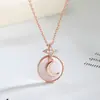 Colar Estrela e Lua Estilo Europeu e Americano com Pingente de Estrela e Lua de Madrepérola Branca, Colar Simples e Luxuoso com Franja de Estrela e Lua de Madrepérola para Mulheres