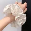 Goma para el pelo scrunchie floral vintage para mujer, accesorio para el pelo de estilo casual y de alta gama, nuevo modelo 2026 para moño