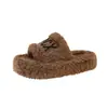Zapatillas de algodón versátiles para aumentar la altura, nuevo estilo coreano de felpa 2026 otoño e invierno, antideslizantes de suela gruesa, peludas para que las mujeres las usen afuera
