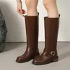 Botas de cuero para mujer de otoño e invierno, punta redonda, tacón medio, botas para mujer de talla grande transfronterizas, tacón cuadrado, slip-on versátil, ligeras, botas de montar de calidad de exportación