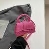 Bolsa Pequena Texturizada de Nicho Estilo Francês para Mulheres, Moda Primavera 2025 Bolsa Quadrada Pequena em Forma de Ampulheta, Bolsa Transversal Versátil e Tendência