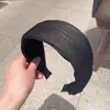Faixa de Cabeça Larga Macia de Gaze Plissada Head Wrap Faixa para Testa Alta Acessório de Cabelo Versátil da Moda Touca para Mulheres Nova