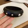 Pulsera de madera geométrica con remaches retro europea y americana, pulsera de diseño nicho estilo punk, joyería de moda única y a la moda