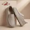 Sapatos Masculinos Gongyang 2026 Novos Sapatos Casuais Masculinos de Primavera Leves Respiráveis Antiderrapantes Slip-on para Caminhada Sapatos de Tecido Velho Pequim