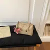 Bolsa Boston de Ombro Único Transversal para Mulheres 2026 Nova Moda Bolsa de Mão em Couro Macio Casual Versátil Bolsa Almofada