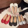 Sapatilhas Estilo Doce com Laço para Mulheres, Sola Plana, Novo Modelo de Verão 2026, Sapatos de Vovó Macios de Calçar, Sapatos Individuais Versáteis