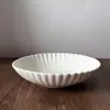 Vajilla con patrón de crisantemo en relieve serie de cuencos y platos de cerámica plato plano plato llano plato hondo cuenco para arroz cuenco para postre cuenco para sopa venta al por mayor
