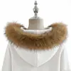 Botón transparente desmontable personalizado de fábrica con ribete de pelo sintético de mapache para abrigos, suéteres, chaquetas y gorros de punto