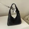 Bolso Retro de Tachuelas de Moda para Mujer 2026 Nueva Moda Color Sólido Bolso de Hombro Gran Capacidad Bolso de Mano Casual Transfronterizo