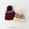 Gorro de punto cálido y grueso con forro de polar y pompón, gorro elegante y versátil que protege las orejas para mujer